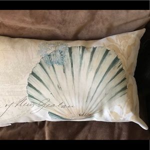 Coastal Shell Accent Pillow in Seafoam Green